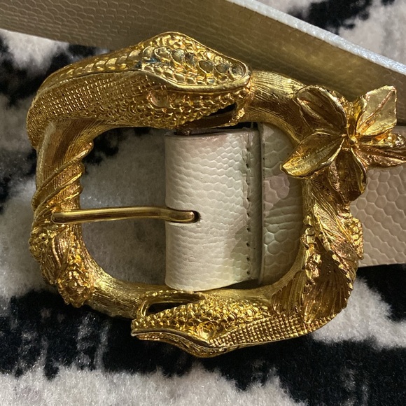 Kenneth Jay Lane KJL Gold Snake Buckled Cream Belt Sz Small - Picture 2 of 6